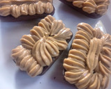 Foto del paso 3 de la receta: Alfajores de Maicena de chocolate y relleno Chocotorta