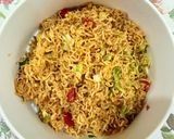 Gambar langkah 5 resipi 👩‍🍳Mi Segera Goreng Kering.