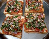 બ્રેડ પીઝા (Bread pizza Recipe In Gujarati) રેસીપી સ્ટેપ3ફોટો
