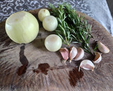 Foto del paso 1 de la receta: Pierna de cordero recental al horno con patatas y uvas