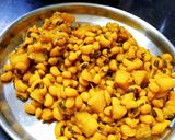 A picture of step 2 of Black eyes peas dry curry | alasande kalina usli.