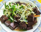 รูปขั้นตอนการทำที่ 3 ของ เลือดหมูผัดถั่วงอก