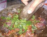 Foto langkah ke 2 dari resep Sambal goreng kemangi.