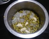 A picture of step 1 of Green peas soup.