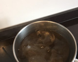 Foto del paso 5 de la receta: Fideuà negra de sepia y gambas
