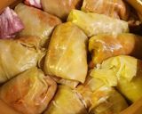 Töltött káposzta kolbászhússal, cserépedényben sütve recept fázis 7 fotója