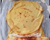 Foto langkah ke 6 dari resep Crepes Tiramisu Roll.