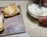 Foto del paso 2 de la receta: Brioche tostado, mayonesa de albahaca, tronco de atún, pimiento asado y huevo