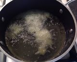 Foto del passaggio 2 della ricetta Pasta con peperoni, pomodorini confit e zucchine fritte