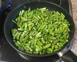 Foto del paso 3 de la receta: Putanesca con espárragos trigueros(vegetariano)