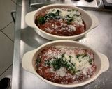 Une image de l'étape 12 de Roulades de porc à la tomate, herbes aromatiques et feta.