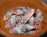 Foto del paso 9 de la receta: Cazuelas individuales de almejas, cholgas, etc gratinadas con salsa blanca