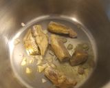 Foto del passaggio 2 della ricetta Orzo perlato con salmone e carciofi