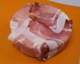 Camembert levelestésztába és feketeerdő sonkába bugyolálva recept fázis 1 fotója