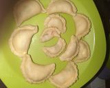 Foto langkah ke 4 dari resep Kulit Pastel renyah ekonomis tanpa telur.