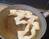 Foto del passaggio 4 della ricetta Le Meraviglie: Le Chiacchiere Sarde