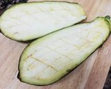 Foto del paso 1 de la receta: Berenjena rellena de atún al micro