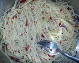 A picture of step 3 of Spaghetti omlet.
