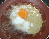 Foto del paso 6 de la receta: Huevos fritos con patatas, ajos enteros y pimientos de padrón