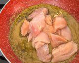 A picture of step 5 of Green Chicken Curry.