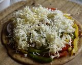 নো ইস্ট নো ওভেন পিজ্জা (no yeast no oven pizza recipe in Bengali) রেসিপি ধাপ - 6 ছবি