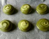 Foto langkah ke 6 dari resep Matcha Spiral Mooncake.