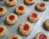 Foto langkah ke 8 dari resep Strawberry thumbprint cookies.