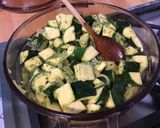 Une image de l'étape 7 de Courgettes en sauce verte, vin blanc et ail des ours.