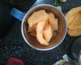 A picture of step 1 of Muskmelon shake.