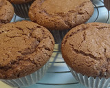 Foto del paso 5 de la receta: Cupcakes de chocolate rellenos con mermelada de fresa