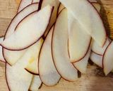 Hình bước làm 1 của món 💚 Bánh Táo Cuộn Hoa Hồng (Vegetarian)