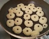 Foto langkah ke 4 dari resep Kue Semprit Susu Teflon.