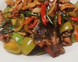Foto langkah ke 8 dari resep Ikan asin cumi cabe hijau saos tauco asin 🥰.