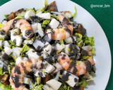 Foto del paso 8 de la receta: Ensalada de pescado y marisco con salsa negra