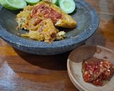 Foto langkah ke 6 dari resep Tempe Penyet Sambal Bawang Kaki Lima.
