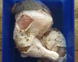 Gambar langkah 1 resipi Easy Creamy Herbs Chicken.