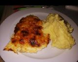 Sajtos-tejszínes rakott csirkemell, krumplipürével recept fázis 5 fotója