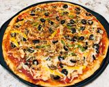 صورة لخطوة 9 من وصفة البيتزا الدجاج مع الفلفل البارد وزيتون وفطر 🍕🍕🍕😋