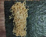 Foto langkah ke 2 dari resep Lumpia Korea (Versi Mie Instan).