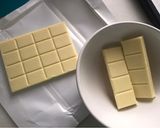 Foto del paso 6 de la receta: Panellets de almendra con Nesquik, rellenos de chocolate blanco y los clásicos de piñones