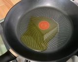 Une image de l'étape 2 de Tarte filo, oignon, chèvre et poivrons tricolores.