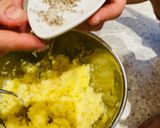 Hình bước làm 1 của món Vào bếp cùng con: bánh khoai tây bọc phô mai chiên (potato mochi) cho ngày mưa hoặc không