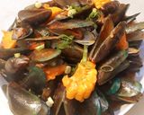 Foto langkah ke 5 dari resep Kerang Hijau Saus Padang.