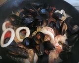 A picture of step 4 of Strozzapreti ai frutti di mare.
