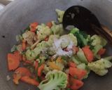 Foto langkah ke 4 dari resep 100. Tumis Kembang Kol Wortel.