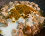 Foto del paso 4 de la receta: Pollo al curry fit con bulgur