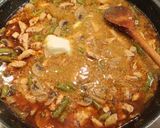 Szalonnás–gombás–vajbabos sertéstokány🥓🍄‍🟫🫘 recept fázis 8 fotója