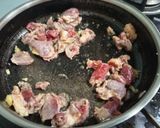 Hình bước làm 2 của món Thịt bò xào su su, ngò rí