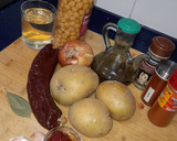 Foto del paso 1 de la receta: Garbanzos con chorizo de pavo y patatas