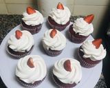 A picture of step 8 of Red velvet cupcakes🤤.